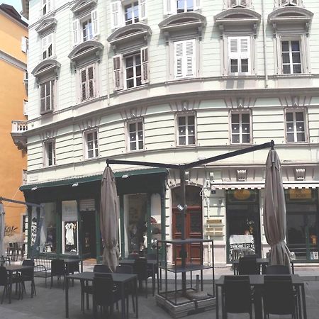 Pogri House Unita Apartment Trieste Luaran gambar